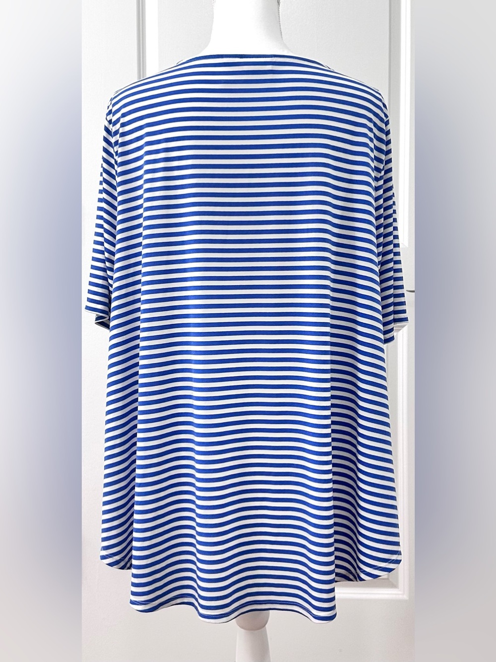 Chico's Blue and White Striped XL (3) Short Sleeve Stretch Keyhole Front Tunic - Picture 2 of 3